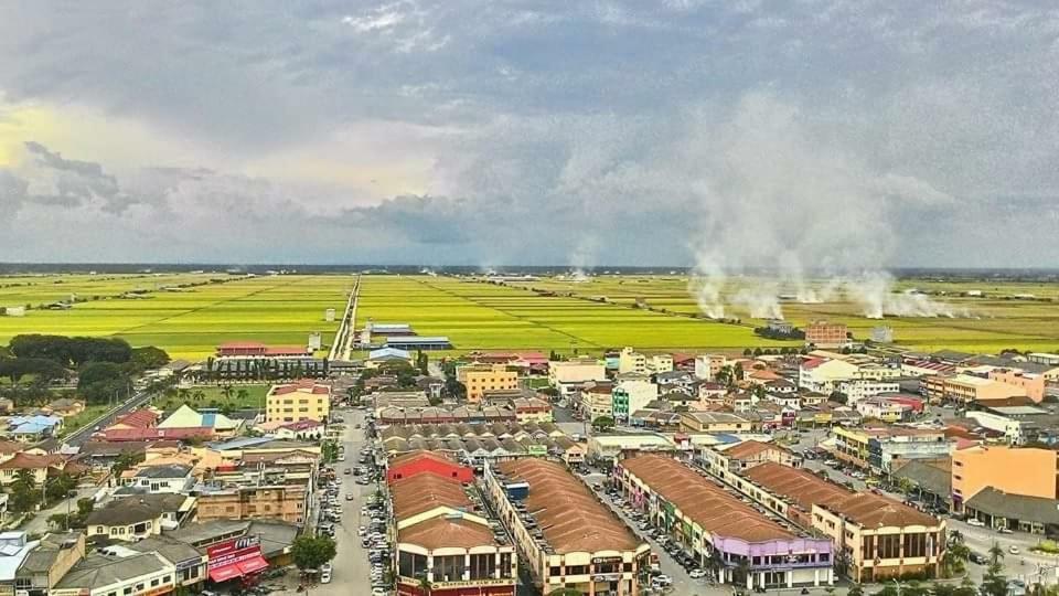 Windmill Sunrise Paddyview Homestay Sekinchan Luaran gambar
